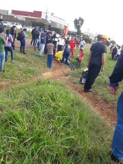 Motociclista muere al ser atropellado por furgoneta en el km 8,5 de CDE