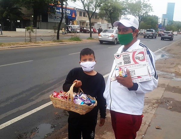 Vendedores ambulantes: “Marito se olvidó de nosotros, y los pasajeros nos tienen miedo” - La Mira Digital