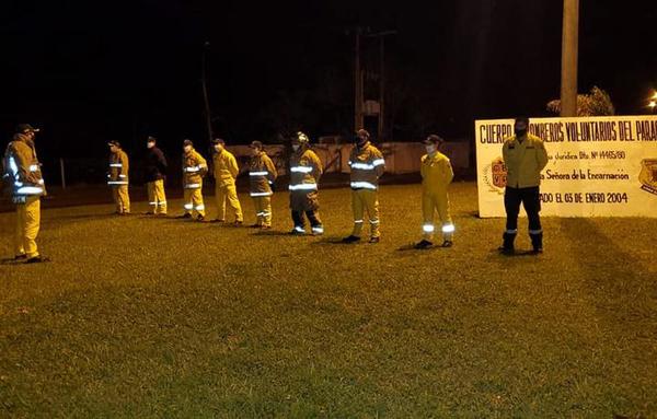 Bomberos voluntarios montan su cuartel frente a la sede de la EBY