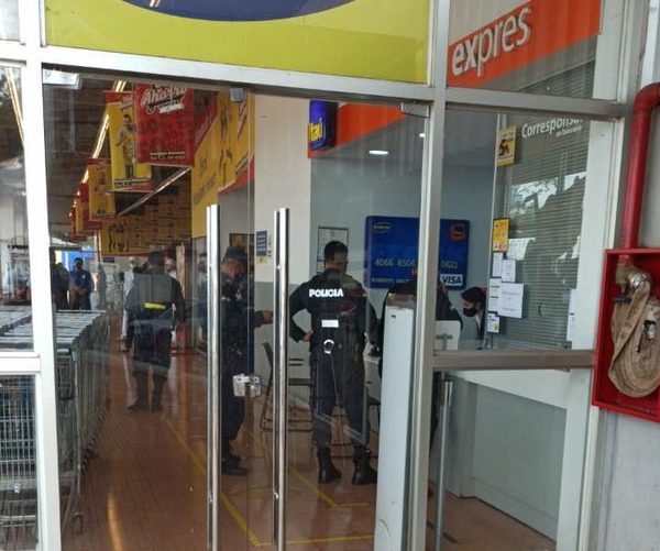 Dos bandidos roban dinero de  boca de cobranza del Banco Itaú – Diario TNPRESS