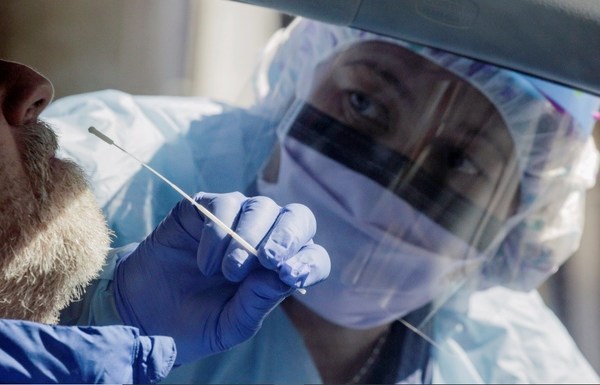 Hay stock de insumos de test covid para 10 días, según directora del Laboratorio Central del MSP - ADN Paraguayo