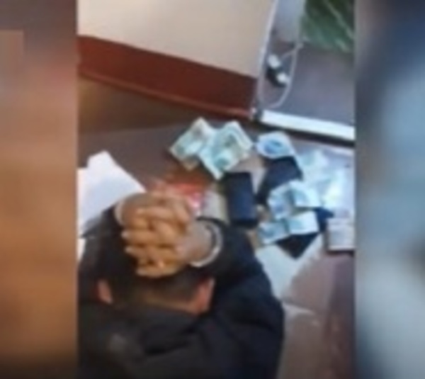 Con las manos en la plata: Entró para robar pero lo sorprendieron - Paraguay.com