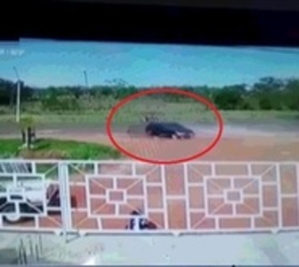 Joven protagoniza aparatoso accidente de tránsito - Paraguay.com