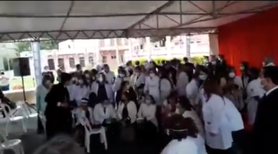 "Sería muy cínico de mi parte abrazarme con el presidente y luego tener que criticarlo", sostiene médico