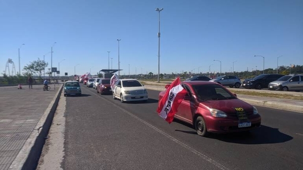 HOY / Funcionarios realizaron caravana en rechazo a la expropiación de tierras de Copaco