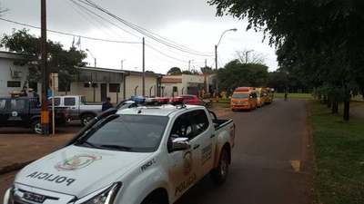 CAMIÓN IMPACTÓ CONTRA UNA TRANSEÚNTE QUE CRUZABA LA CALLE FRENTE A LA EBY. 