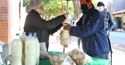 Unas 600 familias de Villa Elisa reciben alimentos de producción municipal