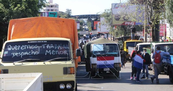 Contra el hambre y la corrupción cierran ruta en el Este