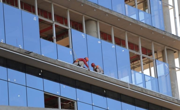 HOY / Futuras oficinas del Gobierno llegan al 68 % de avance