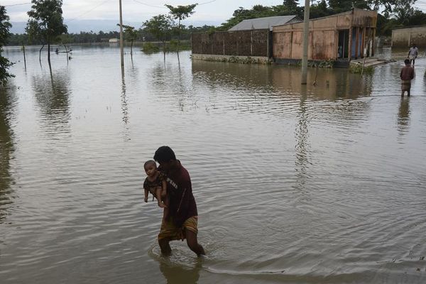 Millones de personas afectadas por inundaciones en sur de Asia - Mundo - ABC Color