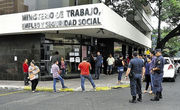 Insistirán en que subsidio del IPS llegue al 75% del salario mínimo - Nacionales - ABC Color