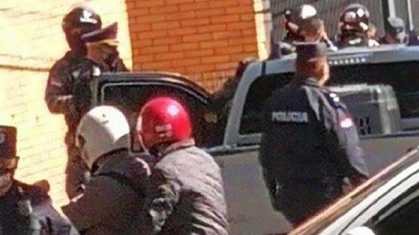 Persecución policial termina con captura de presuntos "delivery" de droga