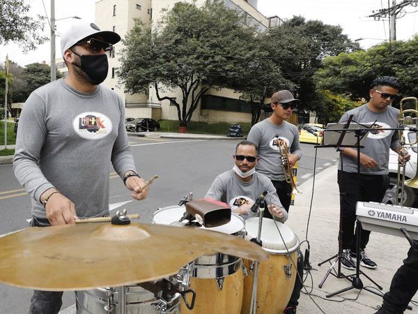 La orquesta en la calle, nueva normalidad de los músicos en Colombia