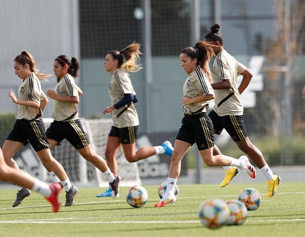 El Real Madrid femenino entrena por primera vez