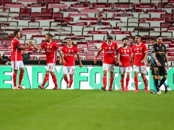 El Benfica gana y hace esperar al Porto para ser campeón