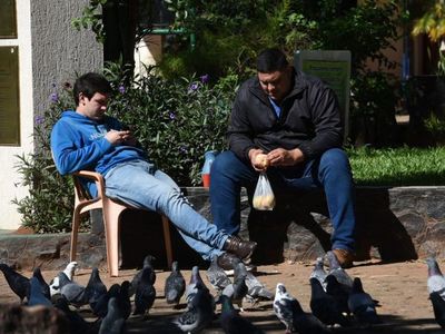 Ciudadanos se relajan en plena pandemia del Covid-19