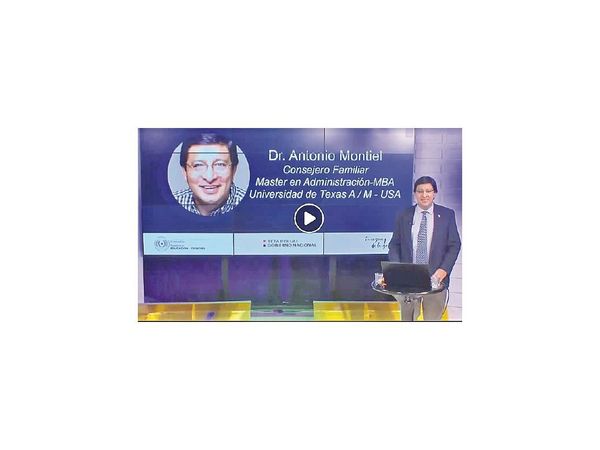 Pastor lidera charla del MEC