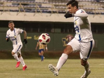 PZ destacó a clubes que cumplen y vestiría la franja