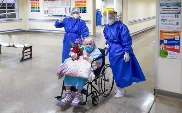 Abuelita de 94 años recuperada: “No tenía enfermedad de base, salvo las propias de la edad”, dicen - ADN Paraguayo