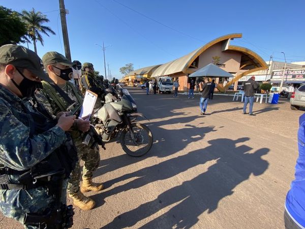 Desesperados ante el paro comercial, en frontera se enfrentan a militares