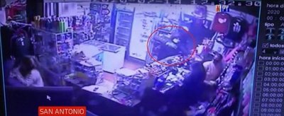 Nuevo violento asalto a minimercado en San Antonio | Noticias Paraguay