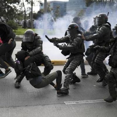 HRW denuncia las brutales medidas de grupos armados colombianos por la COVID-19
