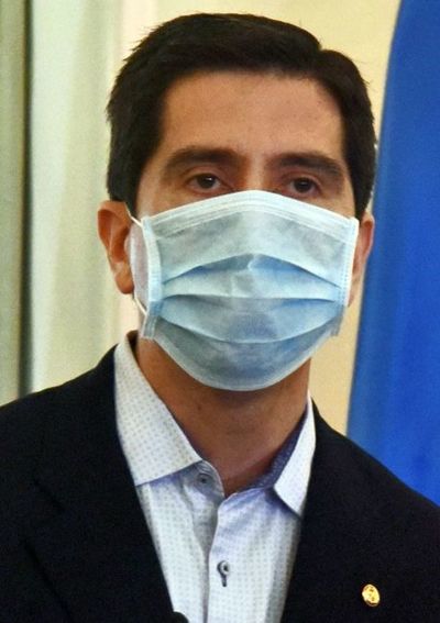 Ministro pide solicitar nota por conductos correspondientes y dice que tiene un bibliorato para responder sobre casos de Salum y Macri - La Primera Mañana - ABC Color