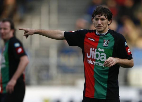 Édgar Barreto seguirá jugando al fútbol: el NEC Nijmegen presentó al paraguayo - Fútbol - ABC Color