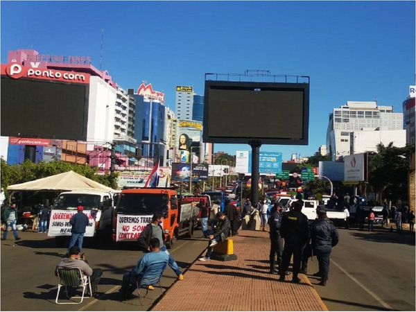 Autoconvocados y transportistas se movilizan en Ciudad del Este