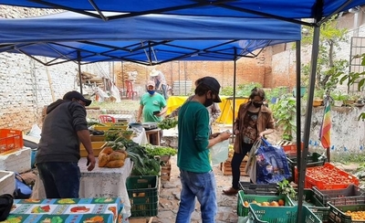 HOY / Vuelve la feria de la red agroecológica en la Plaza Italia