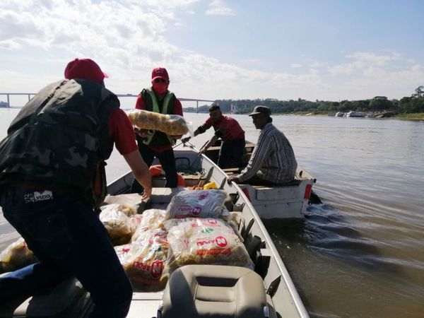 Derecho-UNA dona más de 500 kilos de alimentos a familias ribereñas afectadas por pandemia