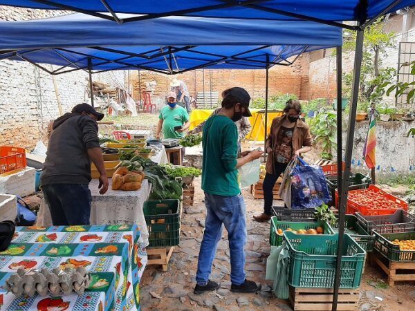 Feria agroecológica en la Plaza Italia retoma actividad