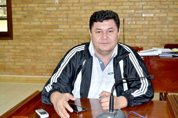 Herminio Corvalán se niega a usar tapabocas y manda “a la p…” a los periodistas