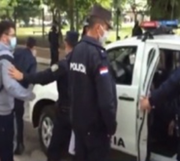 Critican retención de estudiante - Paraguay.com