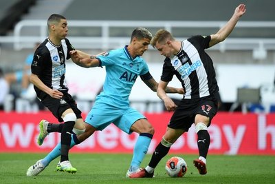 Con Almirón en cancha, Newcastle cayó de local ante el Tottenham