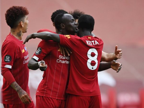 Liverpool levantará la Premier League en la grada The Kop de Anfield