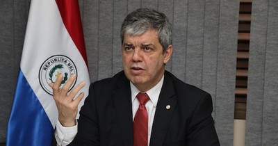 “Como intendente-kue, recomiendo al ministro que llene de empedrados la República”, dice Riera