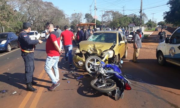 Motociclista muere tras ser atropellado por un automóvil