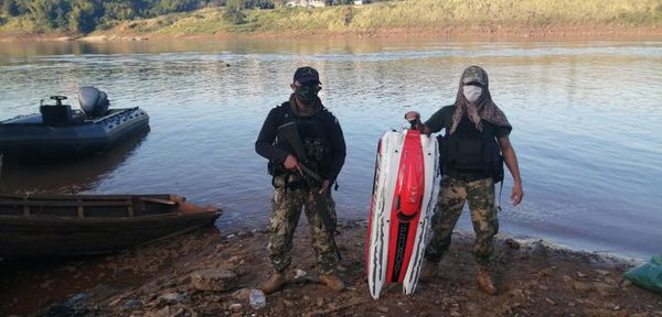 Sobre río Paraná: Incautan lancha a control remoto con celulares de contrabando  - ABC en el Este - ABC Color