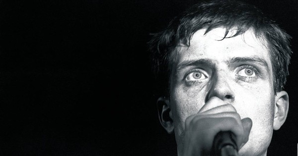 Ian Curtis: la corta pero intensa vida del cantante de Joy Division