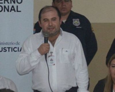 Ex director de cárcel imputado tras masacre se presenta luego de un año