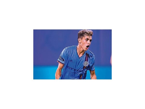 Infructuoso y gran gol de Jesús Medina