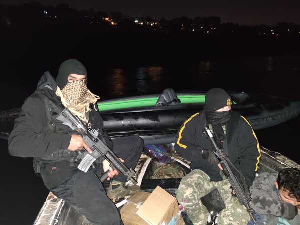 Guerra en el río Paraná entre marinos y contrabandistas deja un herido - Noticde.com
