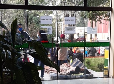 Seguidores de Bartola bloquean acceso a Junta Municipal