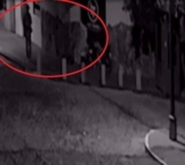 Cámaras captan brutal ataque a guardia de seguridad - Paraguay.com