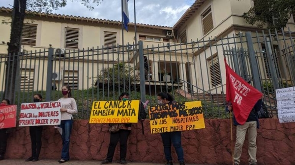 HOY / Protesta frente a Salud: exigen atender otras enfermedades y a zonas vulnerables