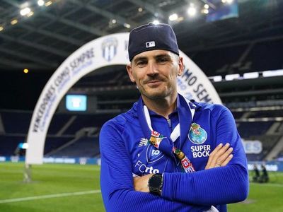 Casillas pisa Do Dragão 14 meses después para celebrar la liga del Porto