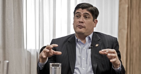 Presidente de Costa Rica reduce 15% su salario ante crisis por pandemia