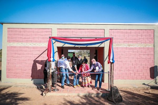 Gobierno entrega 207 viviendas a familias de comunidades indígenas