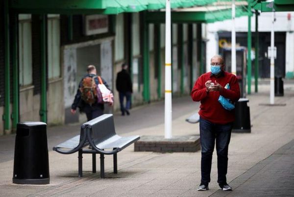 Rebrotes de coronavirus probablemente serán recurrentes en el futuro: jefe de ciencias británico